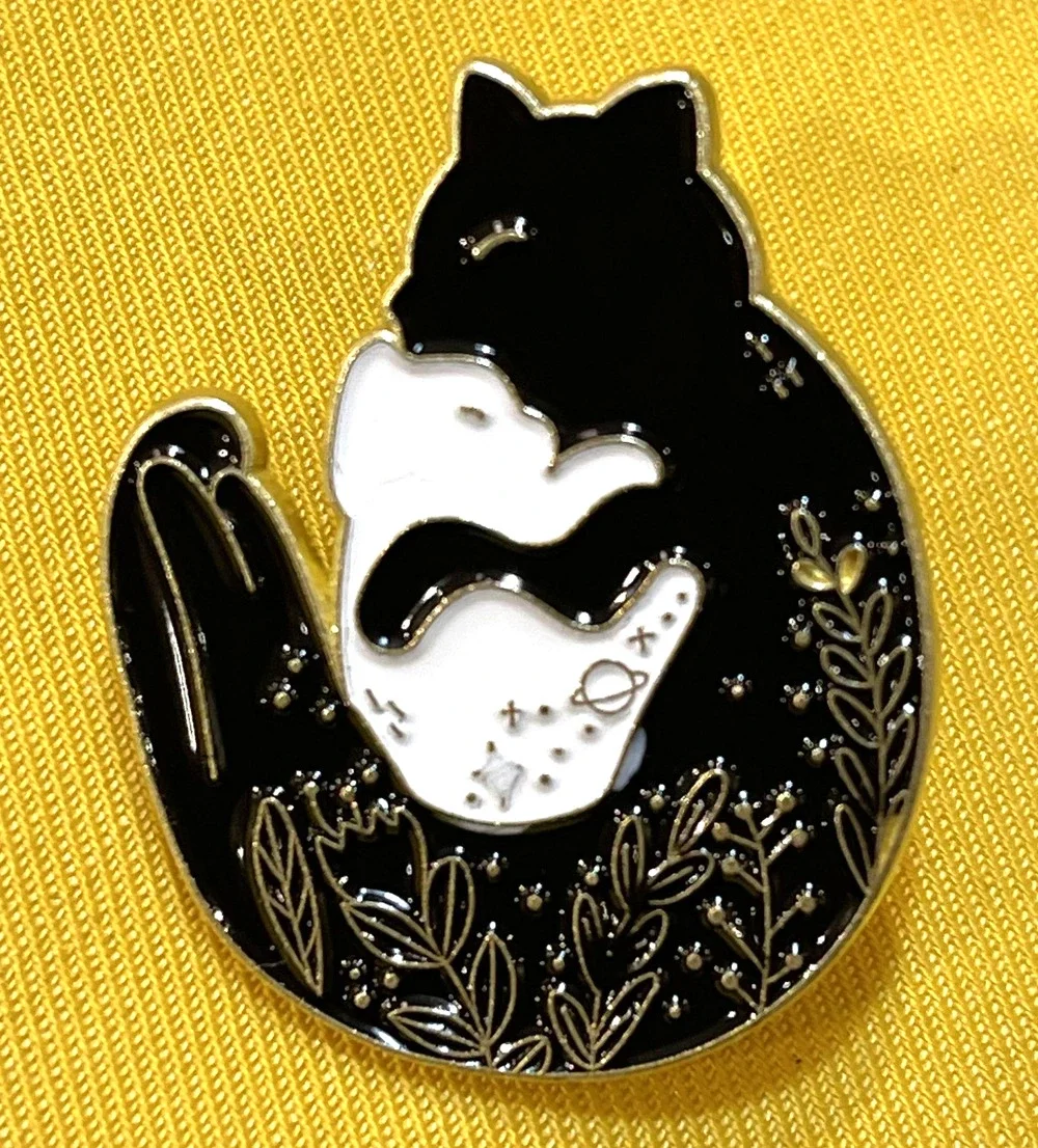 NWOT Black Enamel Cat Kitten Hugging Lapel Pin Brooch Celestial Yin Yang Style